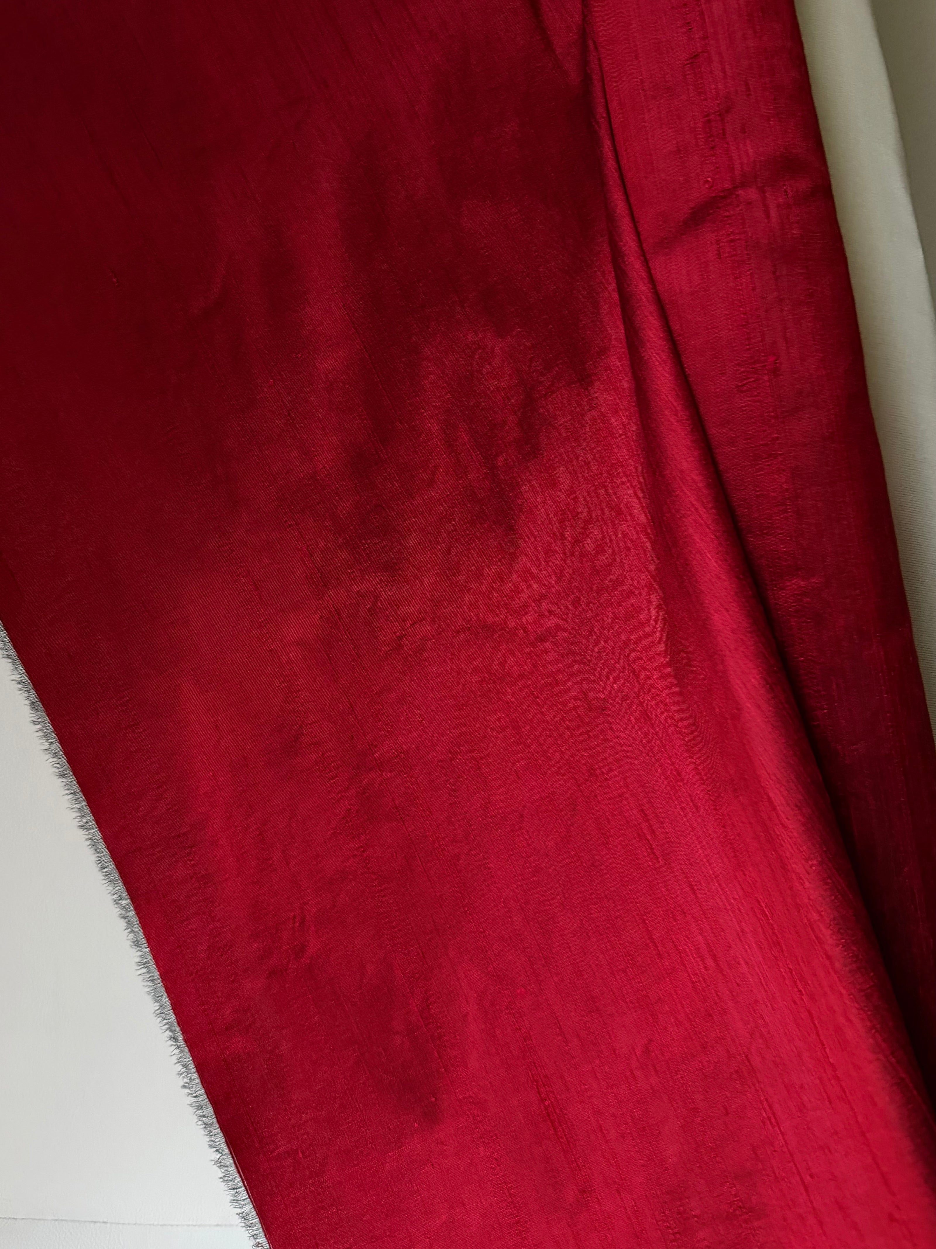 820 Burgundy Black Silk Dupioni- 54