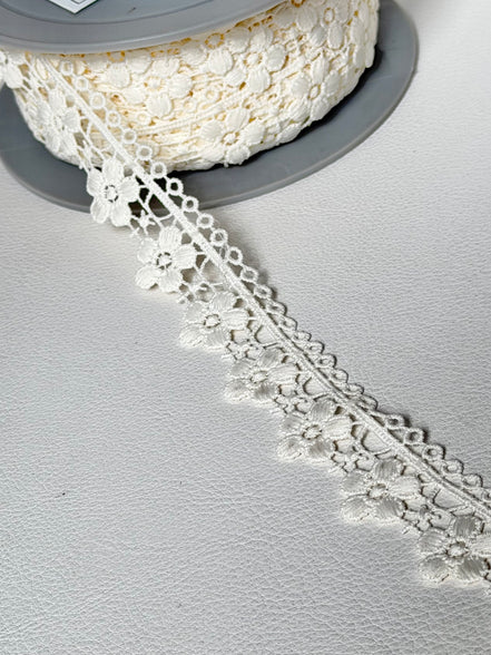 3727 Off-White 100% Polyester Guipure 27mm or 1"