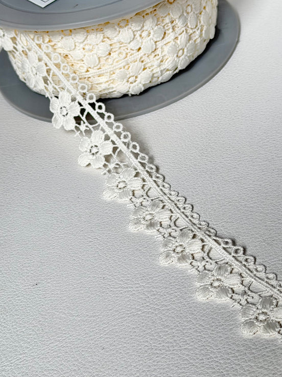 3727 Off-White 100% Polyester Guipure 27mm or 1"