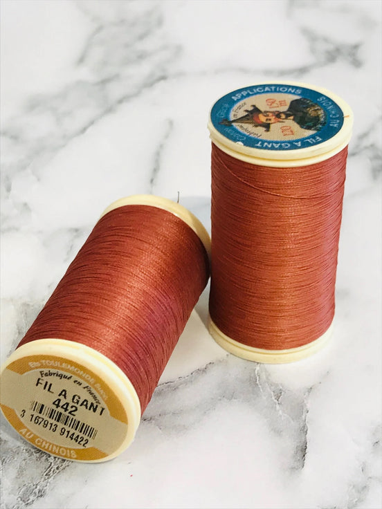 Sajou No. 442-Mahogany GLOVING THREAD- Fil a gant au Chinois