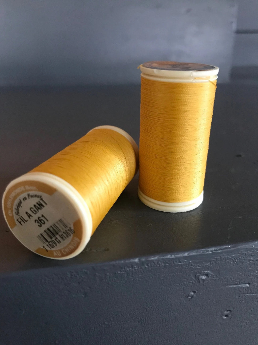 Sajou No. 361- Straw GLOVING THREAD- Fil a gant au Chinois