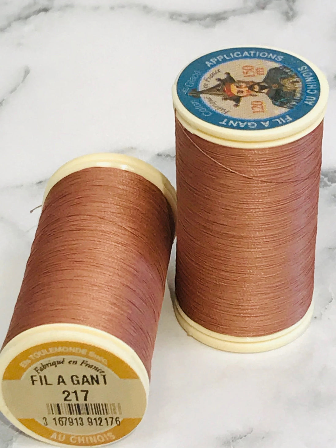 Sajou No. 217- Chestnut GLOVING THREAD- Fil a gant au Chinois