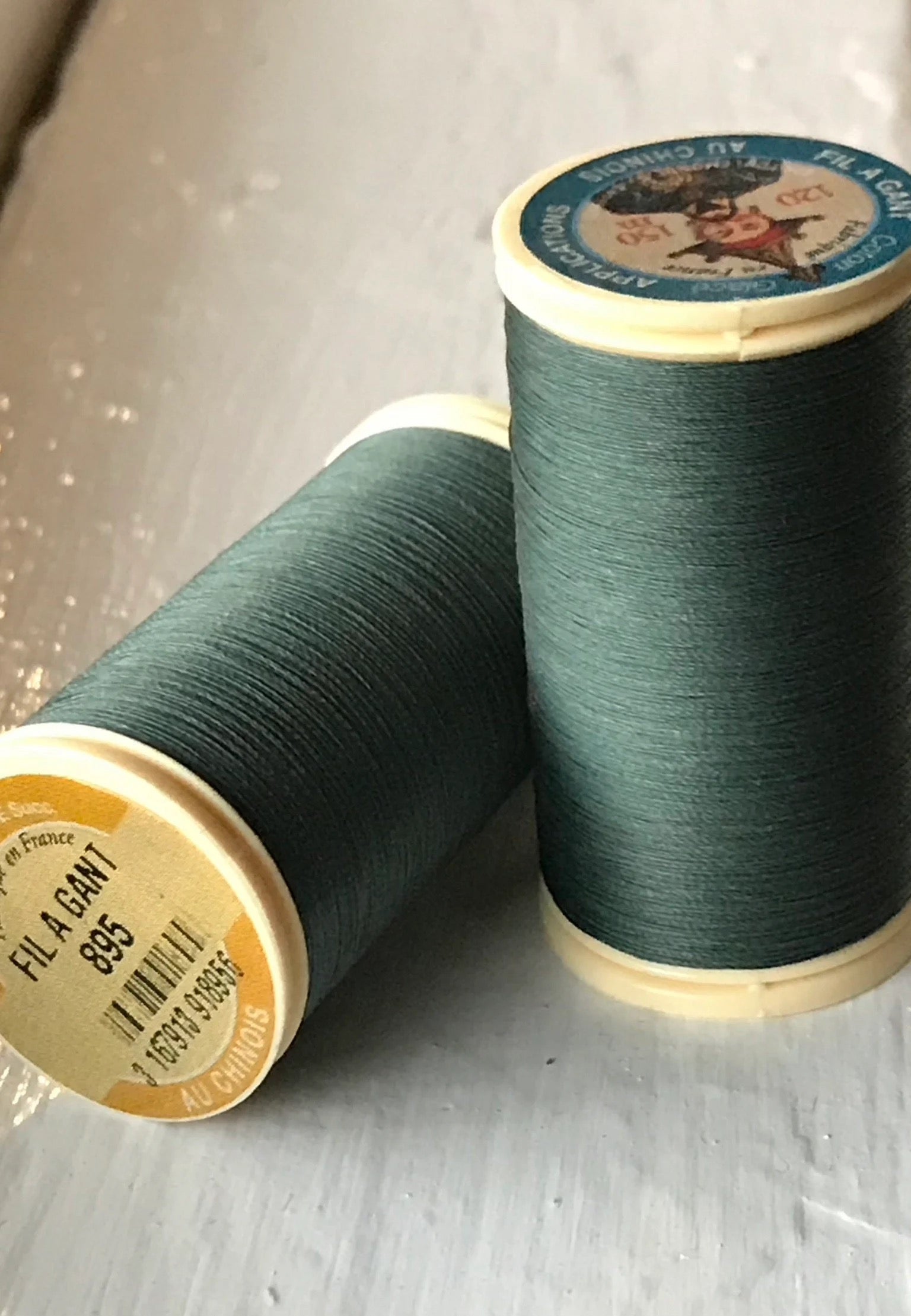 Sajou No. 895- Holly GLOVING THREAD- Fil a gant au Chinois