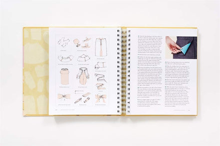 Gertie's Ultimate Dress Book: A Modern Guide to Sewing Fabulous Vintage Styles