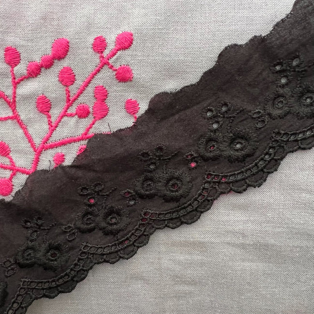 Paired Flowers- Black Broderie Anglaise- Lace Trim- 5303