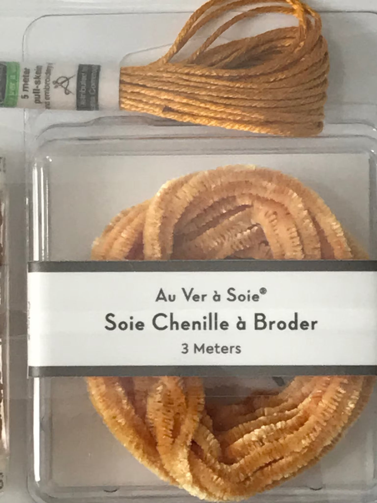 Au Ver A Soie & Accentuate- Ensembles de Soie - BRASS