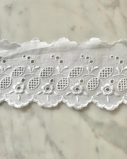White- Flowers- 2.75″ Flat Cotton Eyelet- 5608