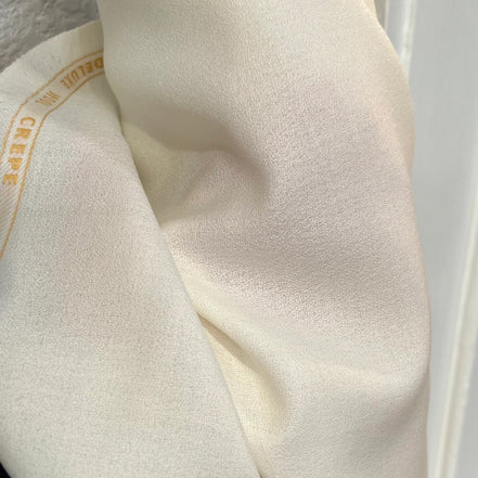 Superfine Wool Crepe "Winter White (1812)