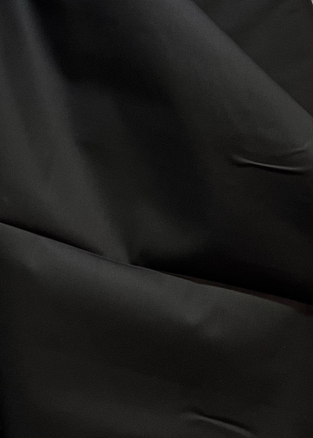 Black/ 