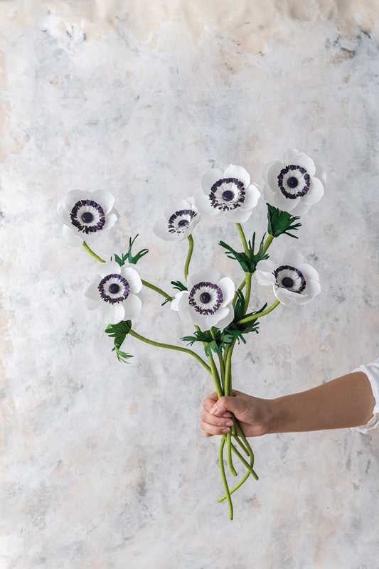 Crafting Paper Flowers - Emily Paluska - Book