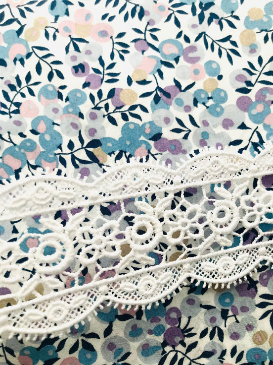 Flowers in the Center- White Guipure Entre Deux- Lace Trim 4221